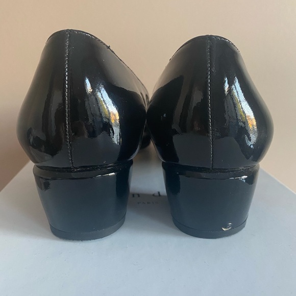 (SOLD) Salvatore Ferragamo Vara Bow Patent Leather Pumps - Picture 9 of 9